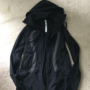 Lululemon size 6 black jacket euc